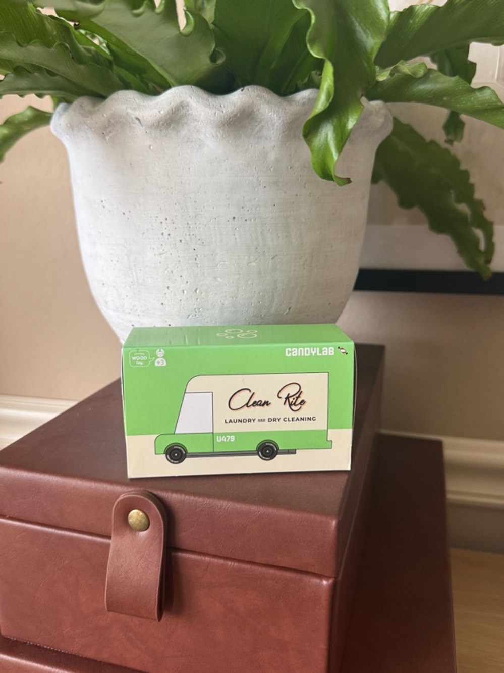 CandyLab Laundry & Dry Cleaning Truck - Wooden/Diecast